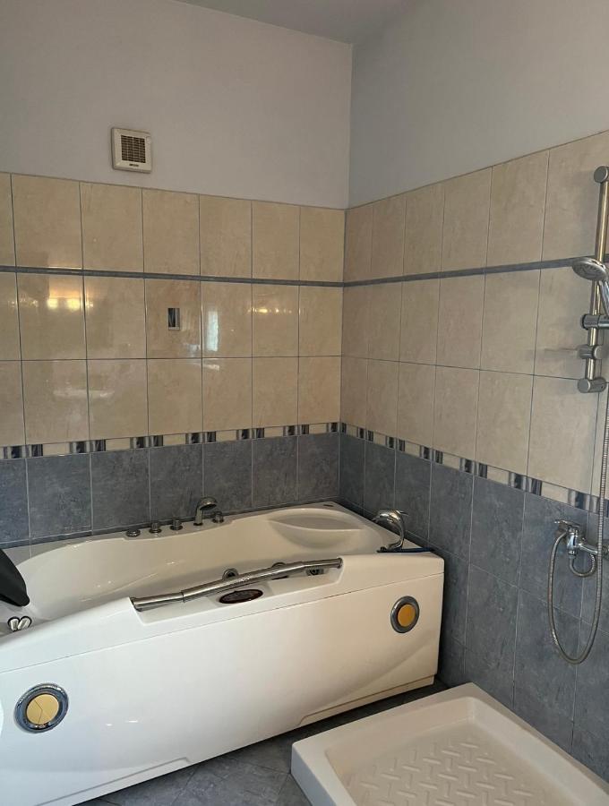 Guest House Pulake Berat Esterno foto