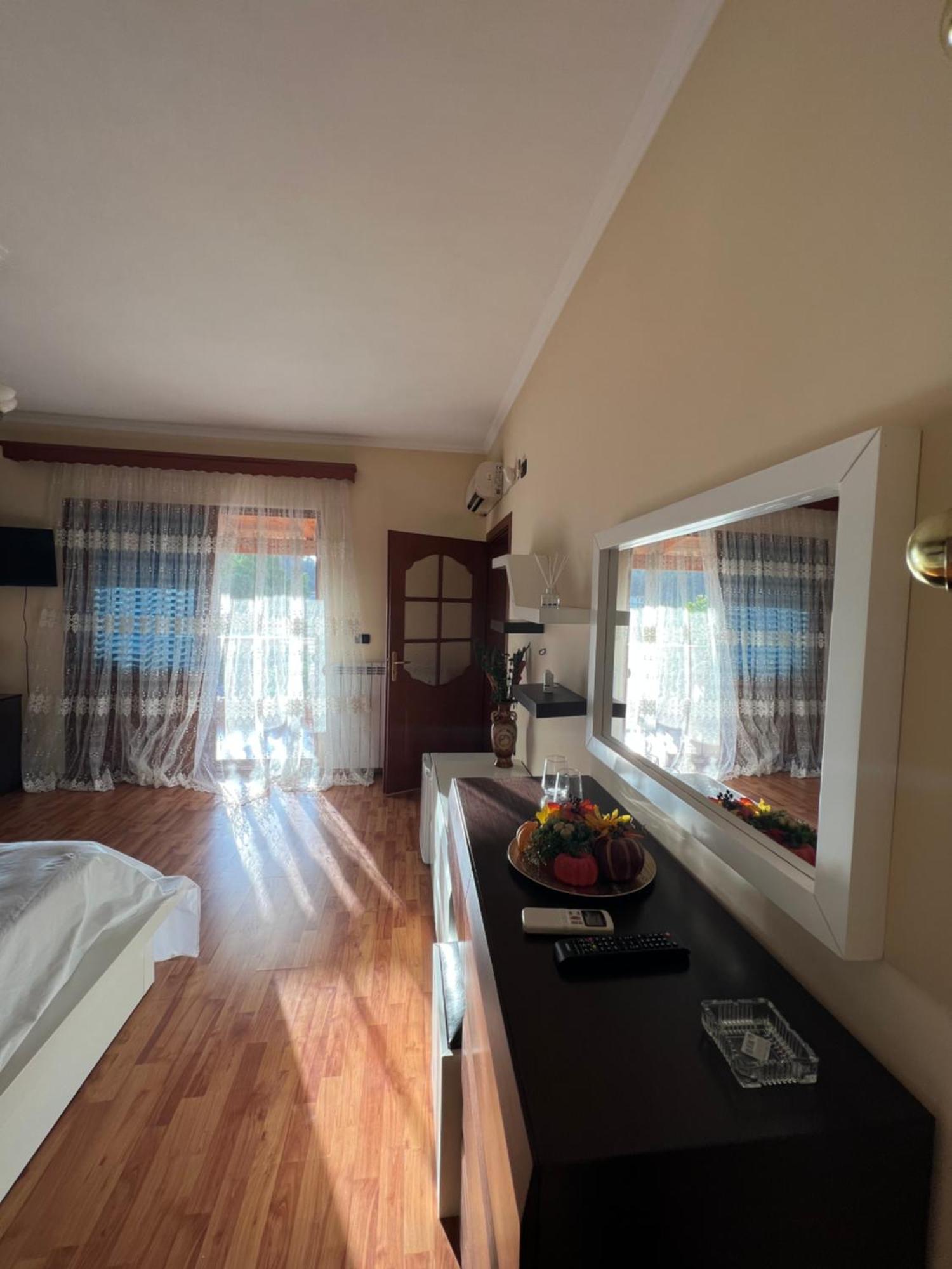 Guest House Pulake Berat Esterno foto