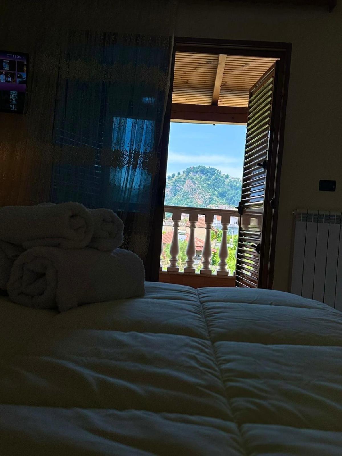 Guest House Pulake Berat Esterno foto