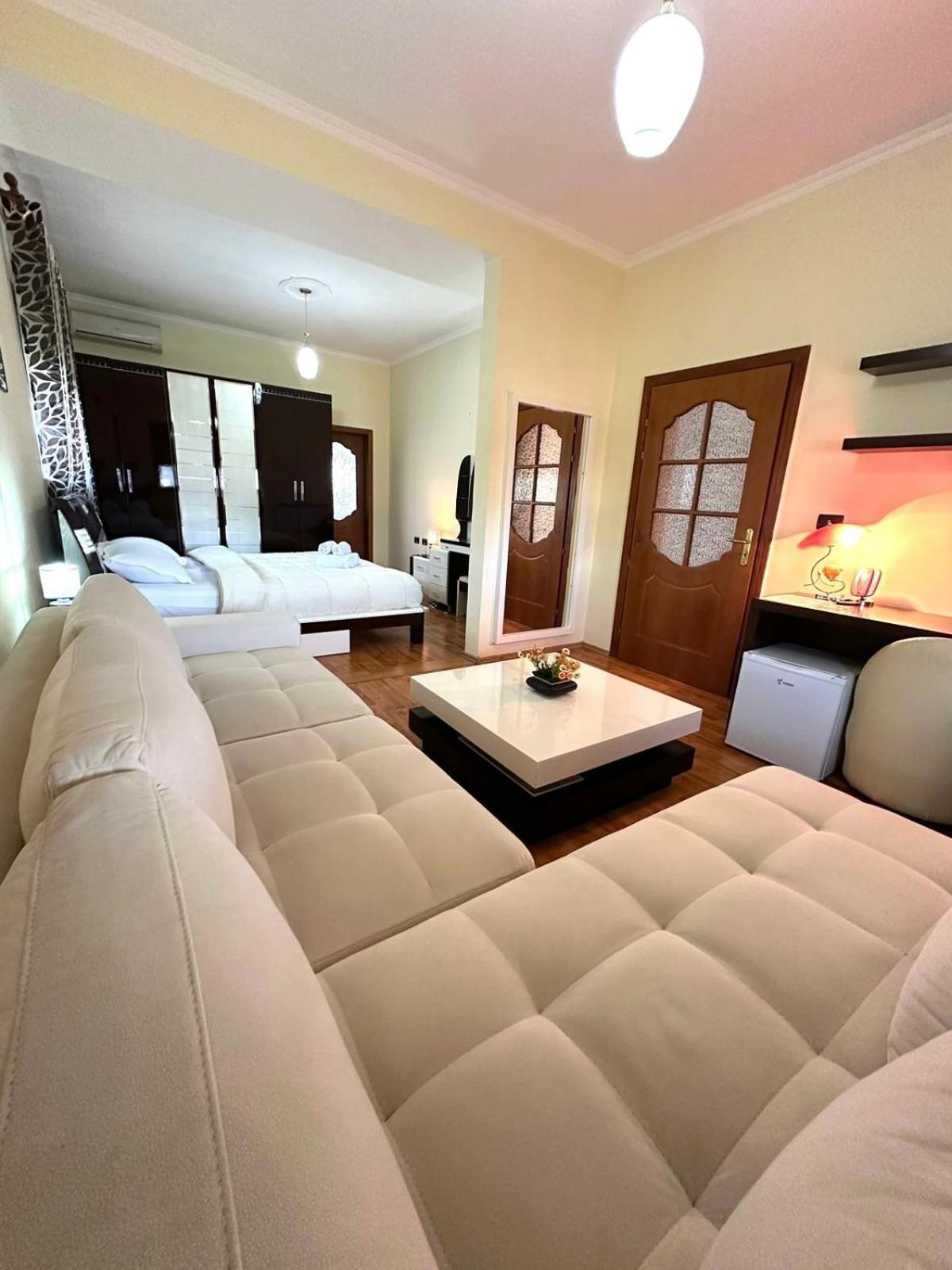 Guest House Pulake Berat Esterno foto